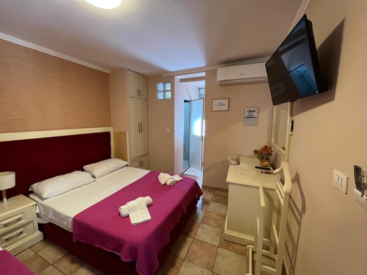 Bujtina Shqiptare Hotel Tirana Exterior photo