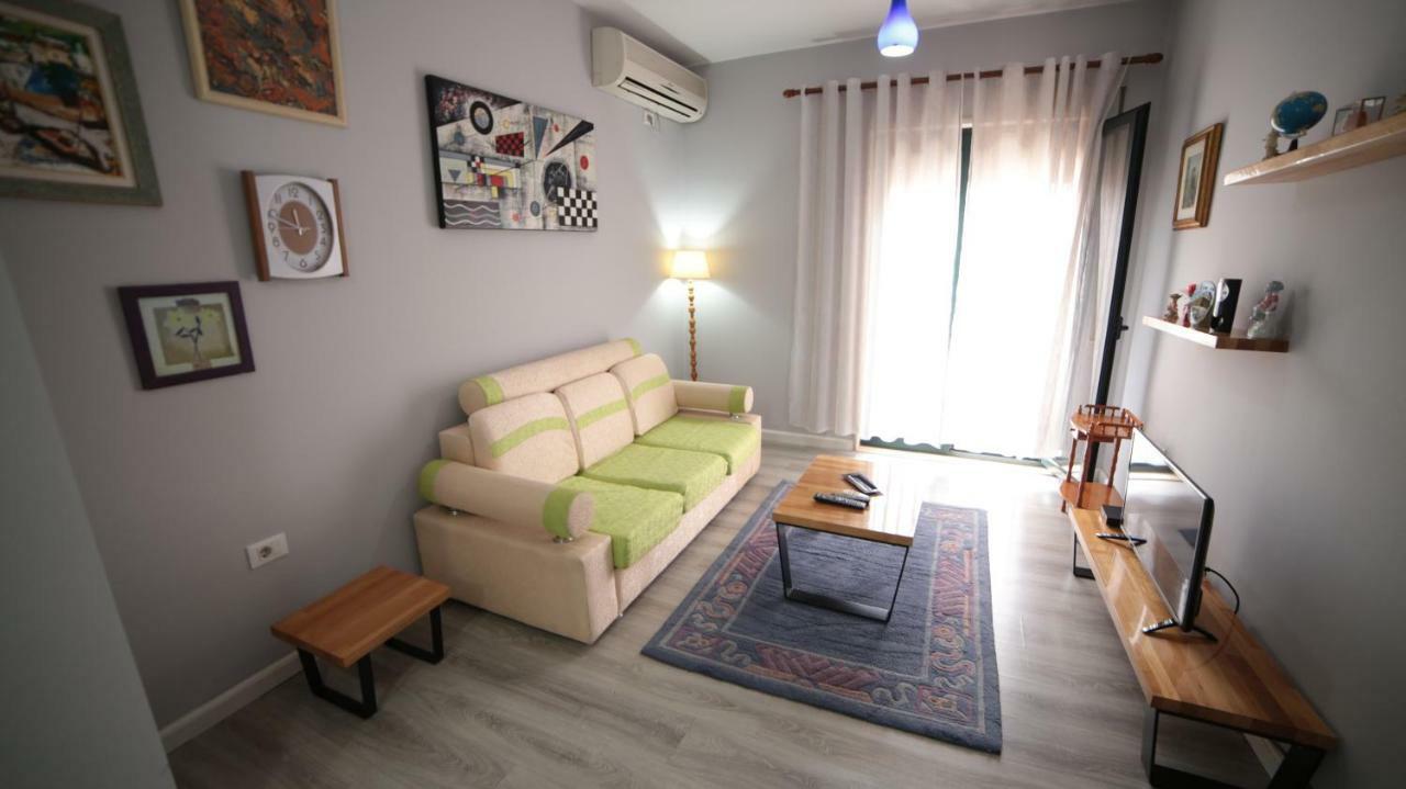 Bujtina Shqiptare Hotel Tirana Exterior photo