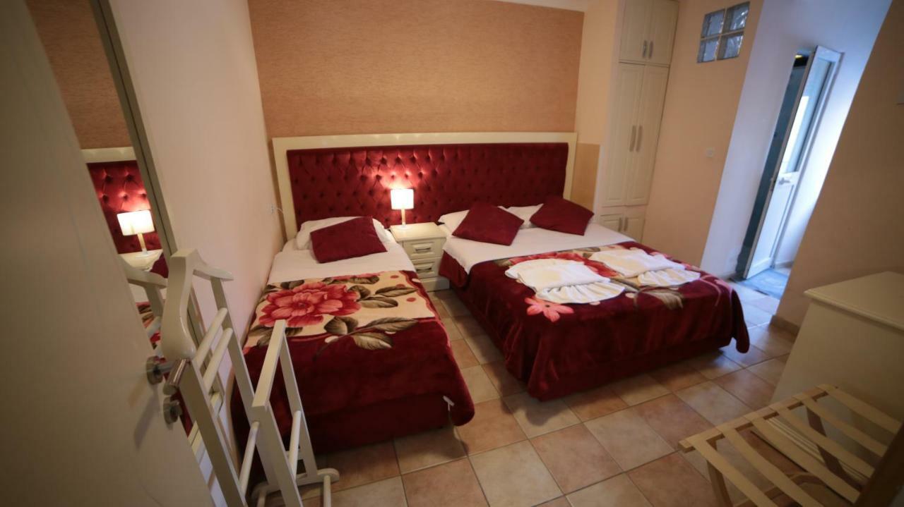 Bujtina Shqiptare Hotel Tirana Exterior photo